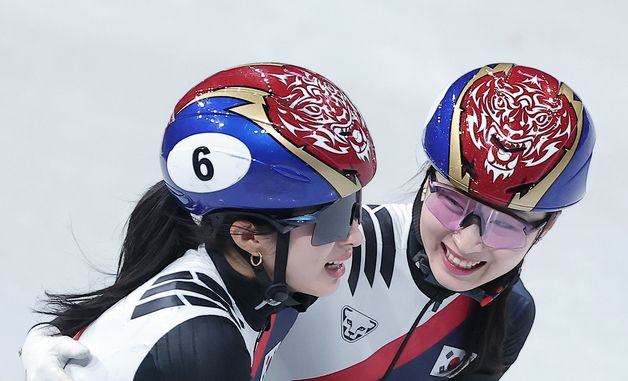 최민정·김길리, 금메달 확정에 미소 '활짝'