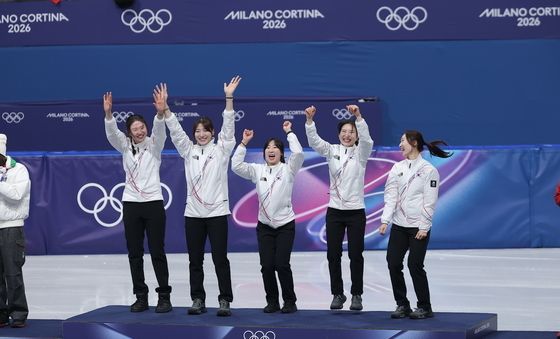 포디움 가장 높은 곳 오른 여자 쇼트트랙 대표팀