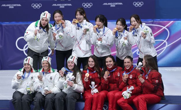 밀라노의 가장 높은 곳에 선 여자 쇼트트랙 대표팀