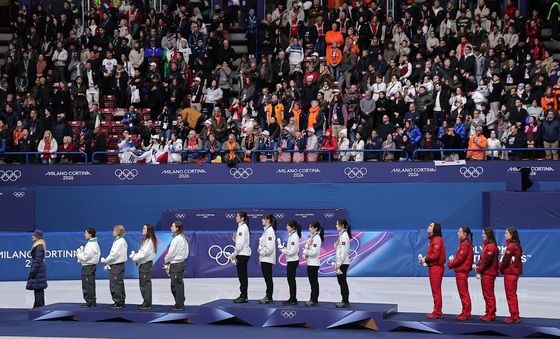 8년 만의 포디움 국민의례