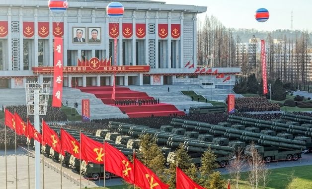 北, 600㎜ 대구방사포 증정식…9차 당대회 계기 행사