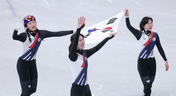 인사하는 심석희·노도희·이소연