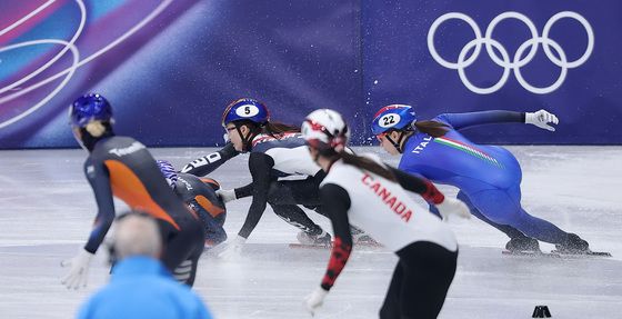 네덜란드 선수 피하는 최민정