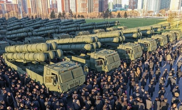 제9차 당대회 앞둔 北, 600㎜ 대구경방사포 증정식 개최