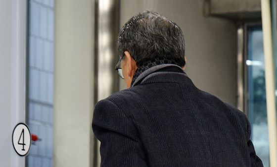 영장심사 출석하는 색동원장