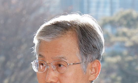 청사 들어서는 조희대 대법원장