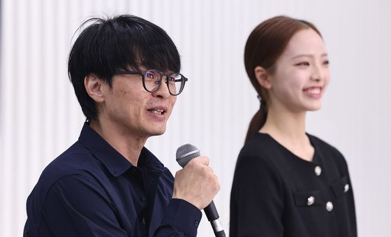 질문에 답하는 염지훈 씨