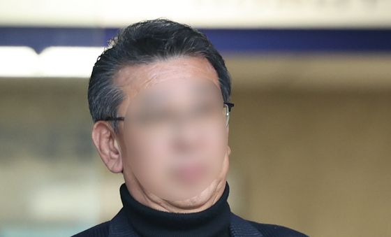 영장실질심사 마치고 구치소 향하는 색동원 원장