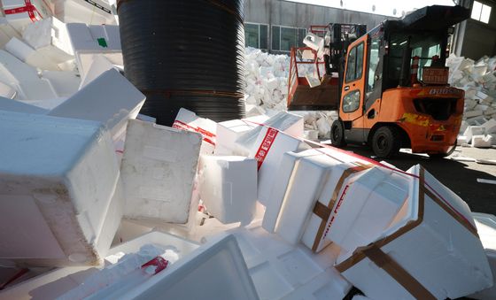 설 지나고 한가득 쌓인 재활용 쓰레기