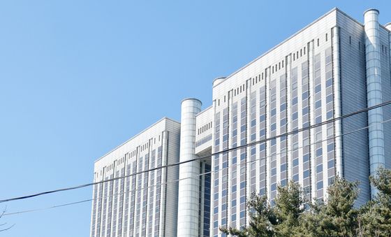 '내란 우두머리 선고' 윤석열 호송차 법원 도착