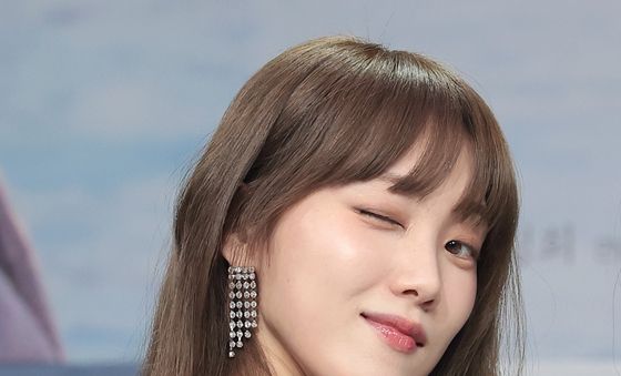 이성경, 설렘 세포 깨우는 윙크