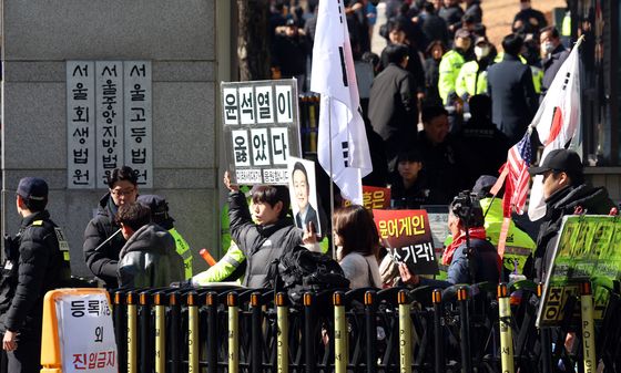 윤석열 전 대통령 선고 앞 긴장