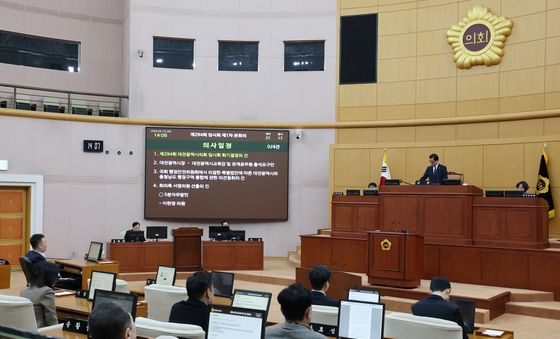 안건 상정하는 조원휘 대전시의회 의장