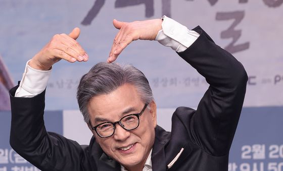 강석우, 처음하는 하트 포즈