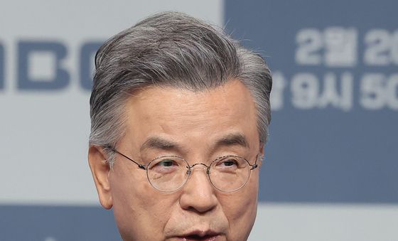 인사말 하는 강석우