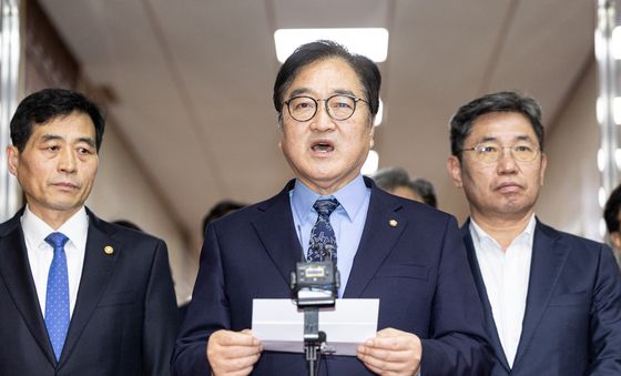 尹 1심 결과 소회 밝히는 우원식 국회의장