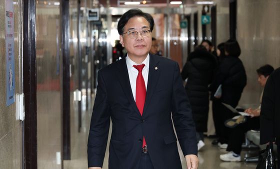 원내대표실 향하는 송언석