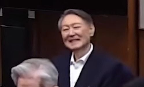 1심 선고 공판 출석해 미소짓는 윤석열 전 대통령