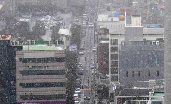 눈 내리는 아침 출근길