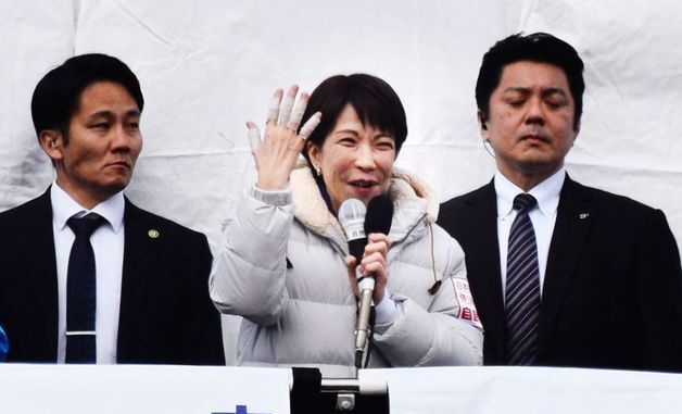 [포토] 붕대 감은 다카이치 日총리 손가락