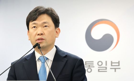 정례브리핑하는 윤민호 통일부 대변인