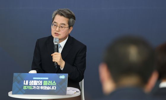 질문에 답하는 김동연 경기지사