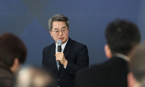 질문에 답하는 김동연 경기지사