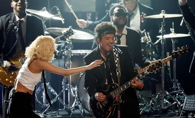 브루노 마스와 '아파트' 선보이는 로제