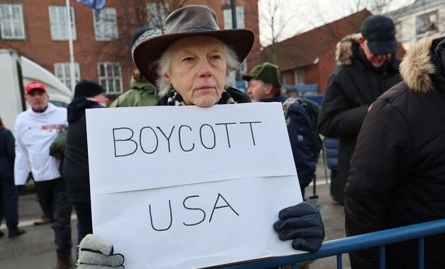 [포토] 덴마크 주재 미국 대사관 앞 반미 시위