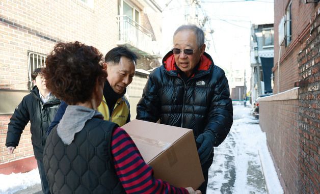 류진 한경협 회장, 전통시장 찾아 온기 나눔