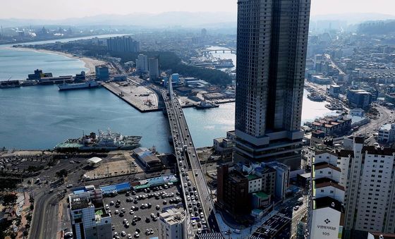 포항 해오름대교 달리는 차량들