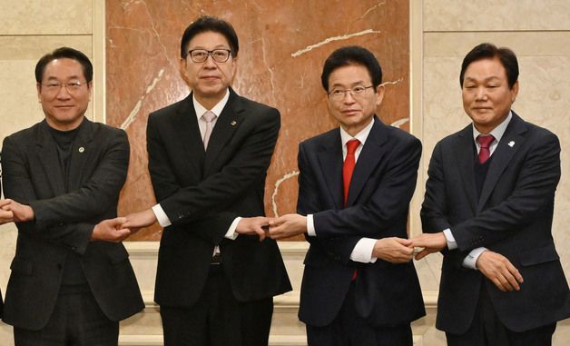 손 맞잡은 광역자치단체장