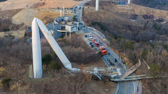 도로막은 풍력발전기