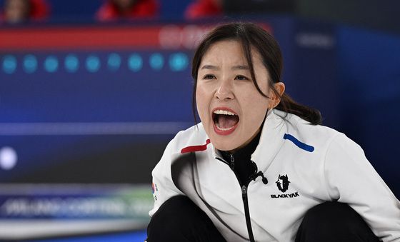 네덜란드 선수 피하는 최민정