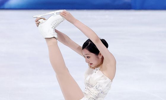 회전 연기 펼치는 신지아