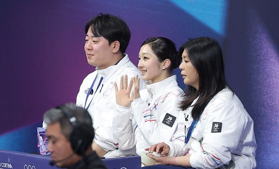 인사하는 신지아