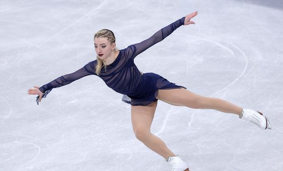 프리 연기 펼치는 앰버 글렌