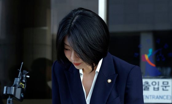 인사하는 배현진 의원