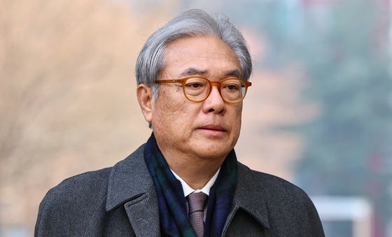법정 출석하는 정진석 전 비서실장