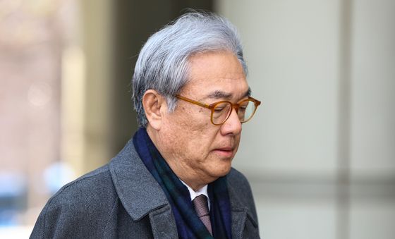 법정 출석하는 정진석 전 비서실장