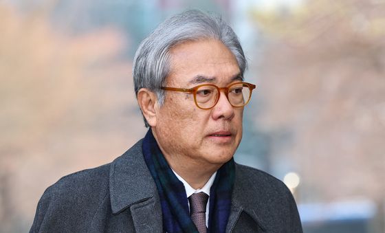 법정 향하는 정진석 전 비서실장
