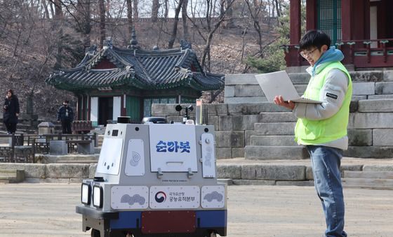 창덕궁, '순라봇'이 지킨다