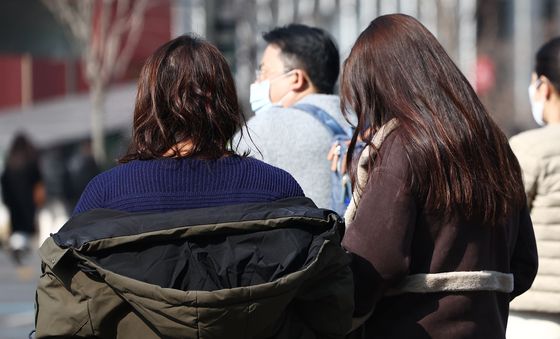 낮에 패딩은 더워요