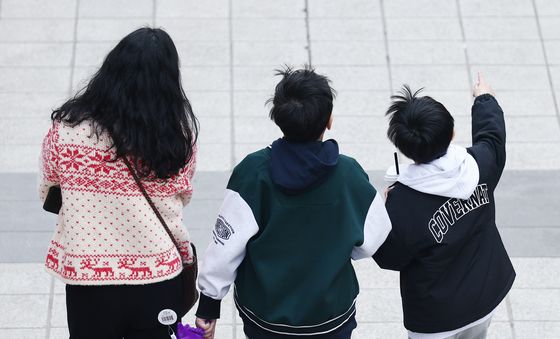 포근한 날씨에 얇아진 옷차림