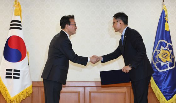 김민석 국무총리, 허장 재정경제부 제2차관 임명장 수여