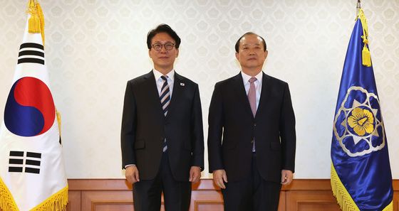 김민석 국무총리, 김경희 국가교육위원회 상임위원 임명장 수여