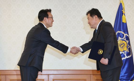 김민석 국무총리, 이광호 국가교육위원회 상임위원 임명장 수여