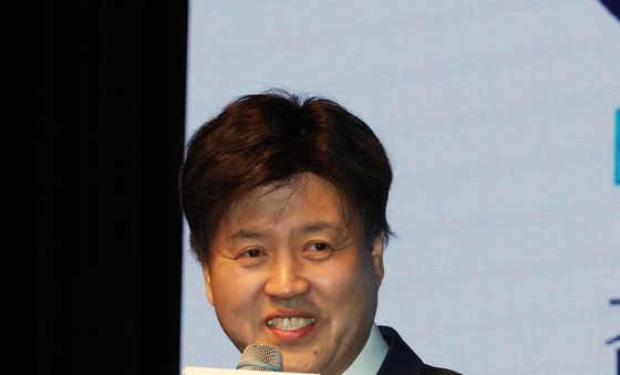 인사말 하는 김용 전 부위원장