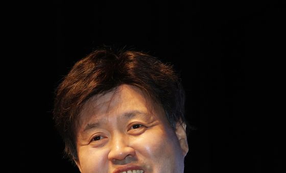 인사말 하는 김용 전 부위원장