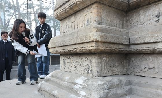 '원각사지 십층석탑 모습입니다'